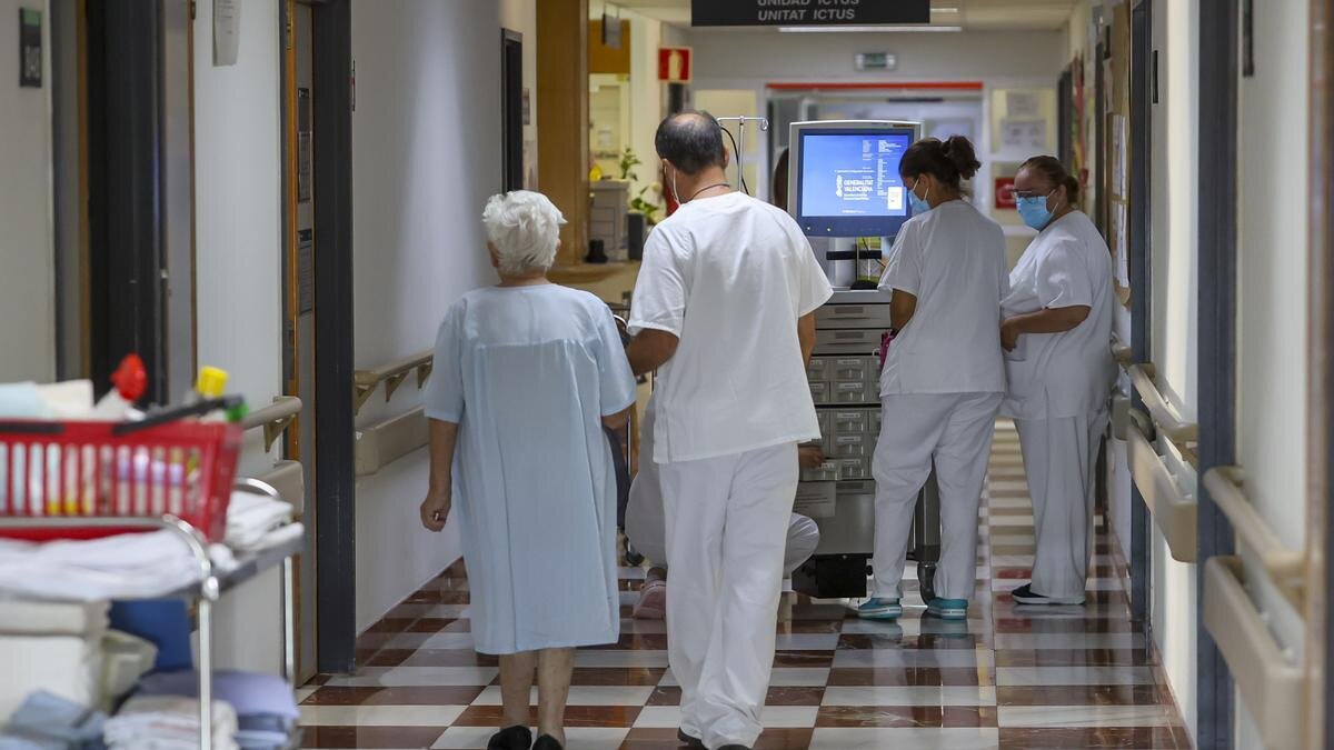 1.065 personas ingresadas en hospitales valencianos, 113 de ellas en cuidados intensivos