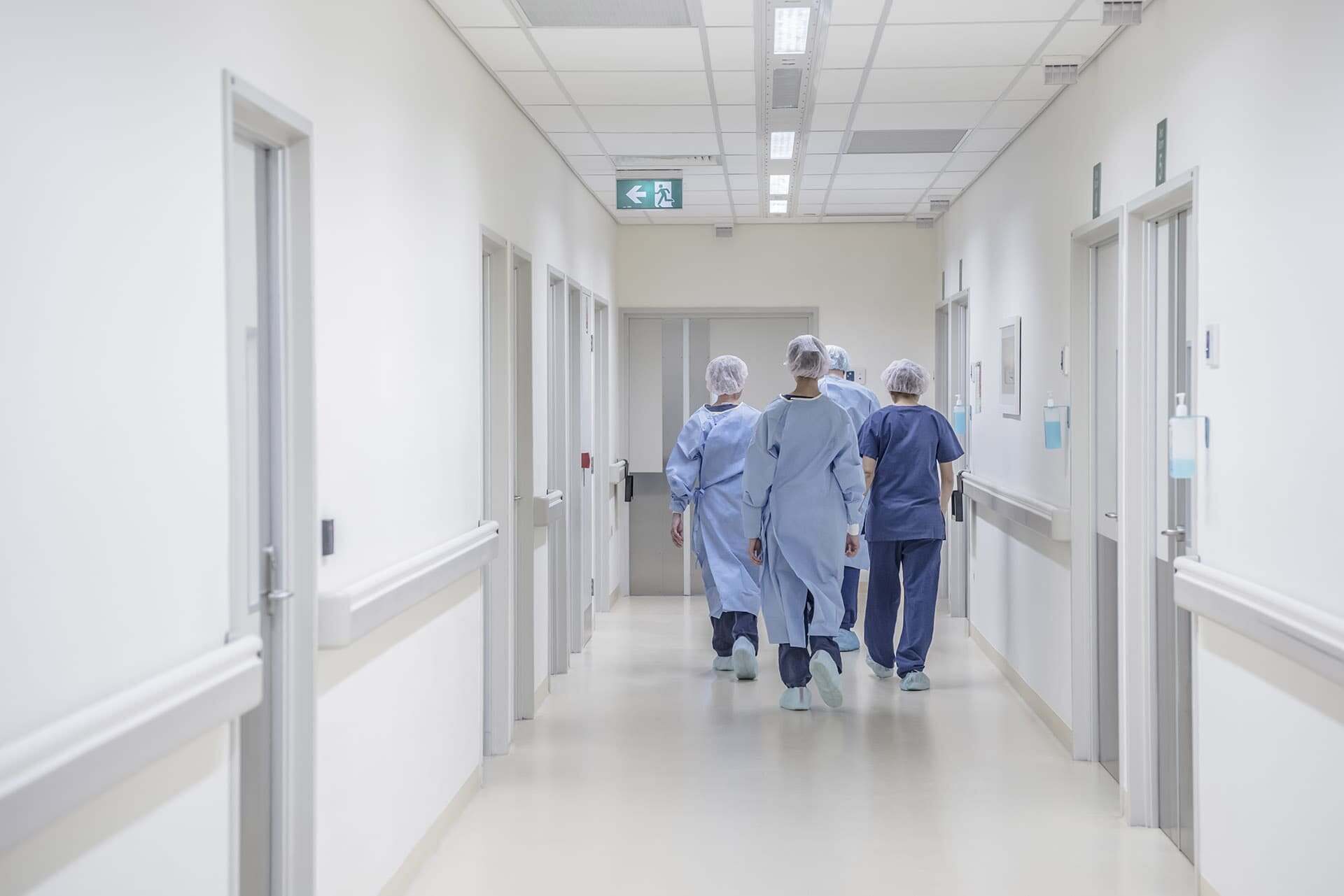 300 médicos, 460 enfermeras y 340 asistentes están de servicio todos los días