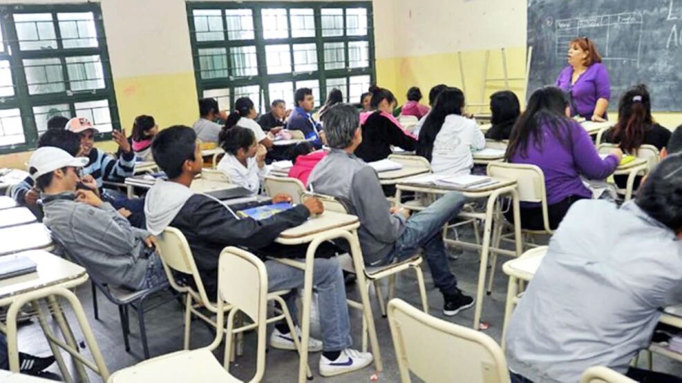 ¿AFECTA ESTO LOS ESTUDIOS, LA ESCUELA SECUNDARIA Y OTROS CURSOS UNIVERSITARIOS?