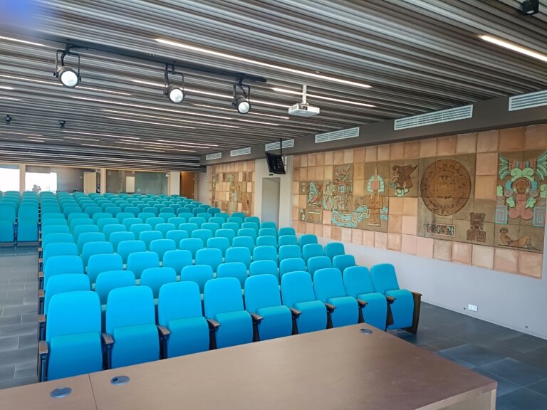 Autoridades y familiares asisten a la entrega de premios en el complejo cultural San Francisco de Cáceres