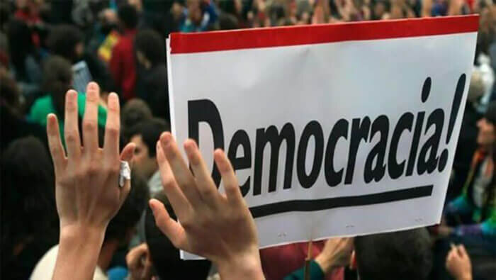 "BASTIÓN DE LA DEMOCRACIA"