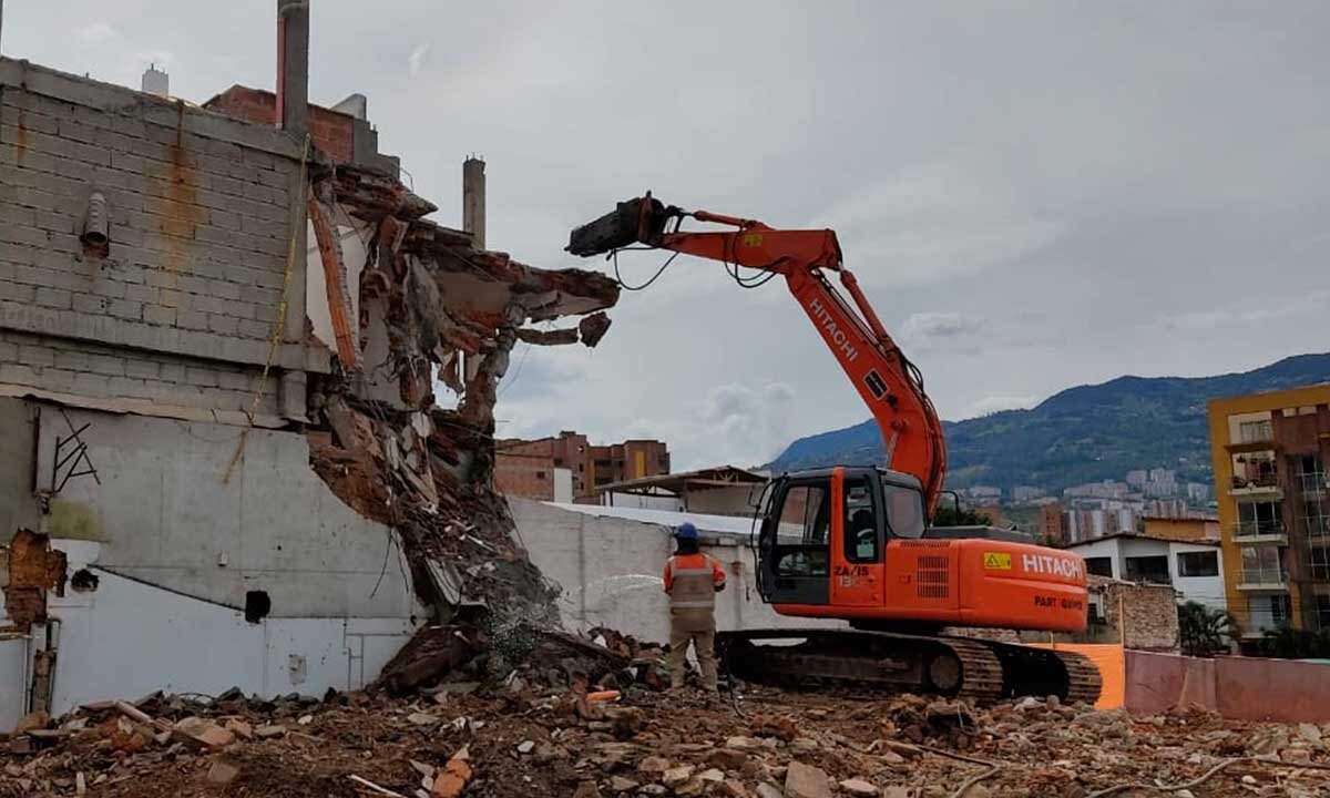 Coche de demolición de la corte provincial