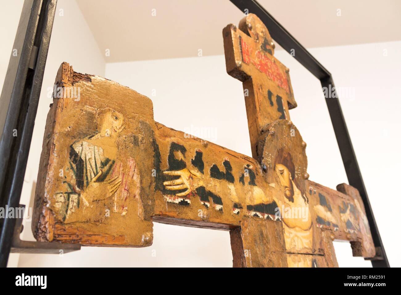 Consta inicialmente de 40 obras, que se pueden ver en la iglesia de Santiago