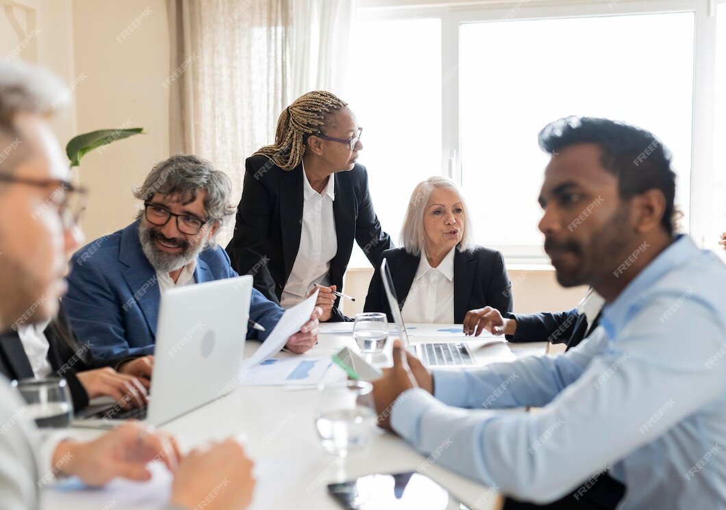 CRECEN LOS EMPLEADOS QUE ESTUDIAN Y TRABAJAN