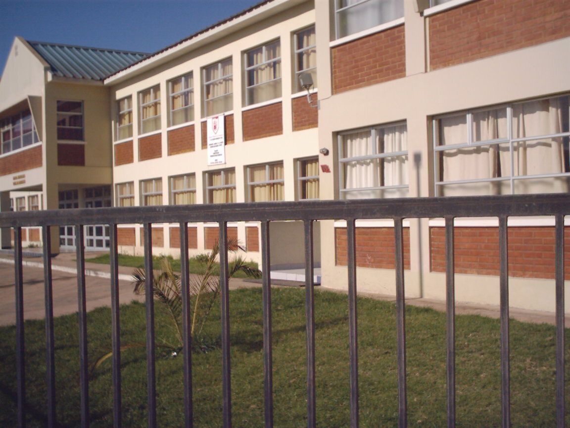 El colegio Cervantes es el más grande, con 664 alumnos, y el instituto San José, con 750