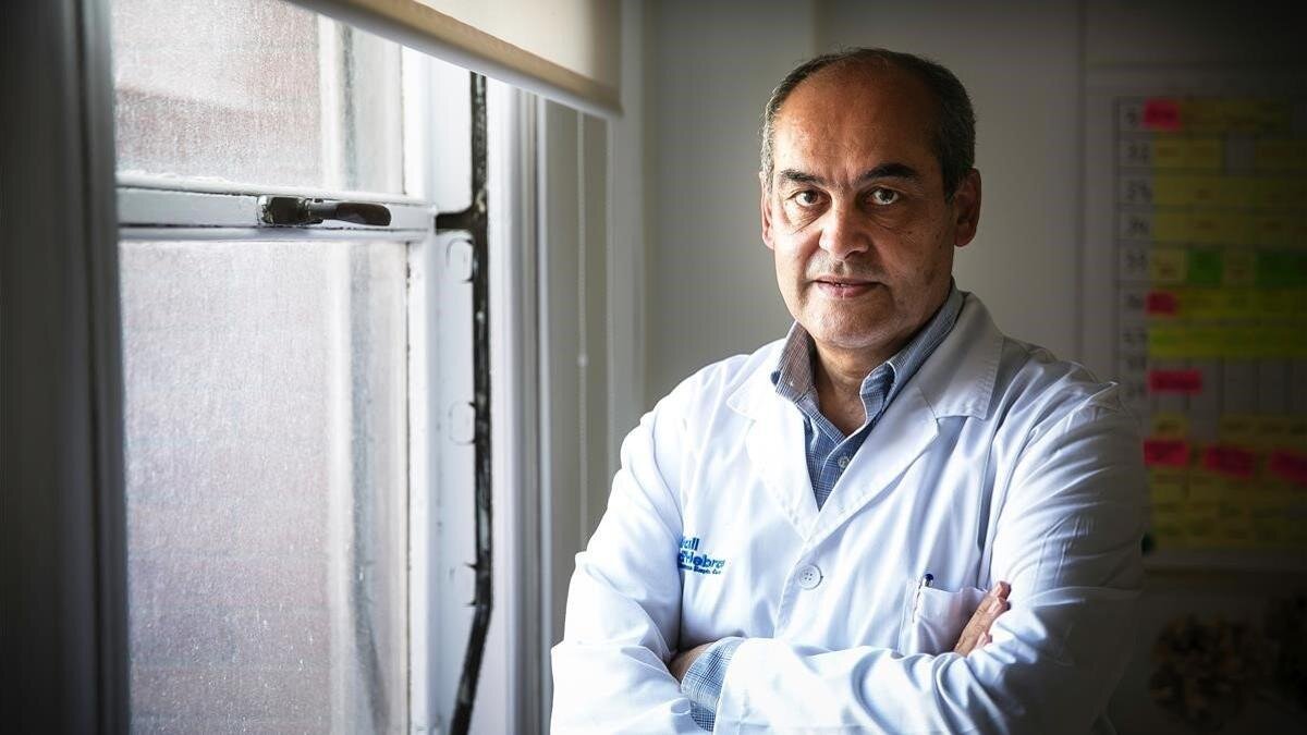 El jefe del Servicio de Enfermedades Infecciosas del Hospital Vall d'Hebrón afirmó que "los que más se benefician de llevar una mascarilla son los que aún no han sido vacunados".