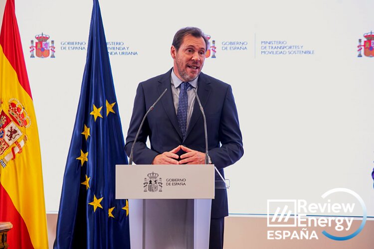 El nuevo ministro de Transportes no tiene motivos para creer que el AVE llegará a Galicia a finales de este año: las pruebas van bien y si hay alguna incidencia lo dirán