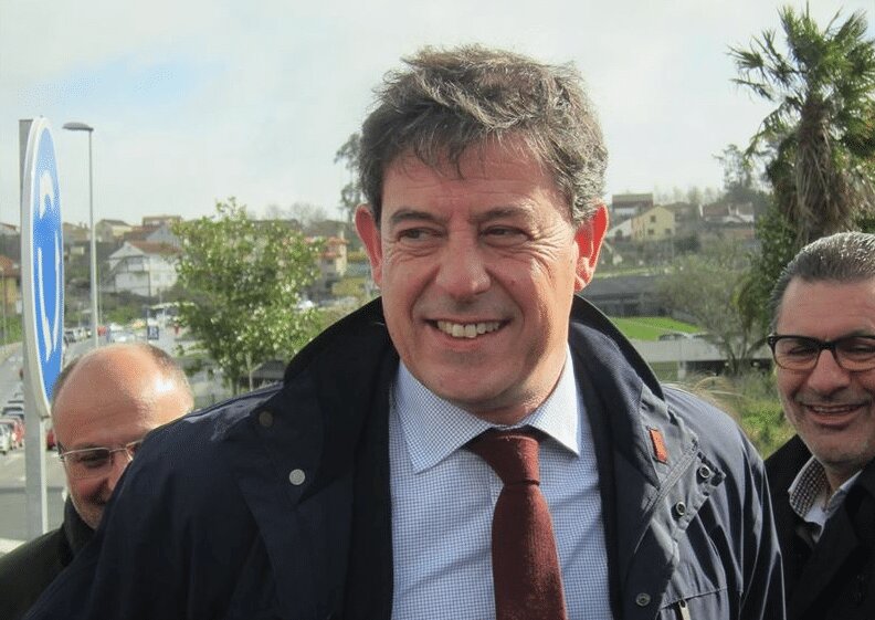 El secretario general del PSdeG advierte que el presidente de la Xunta está fuera de lugar y cuestiona su ausencia en la cumbre hispano-alemana de A Coruña
