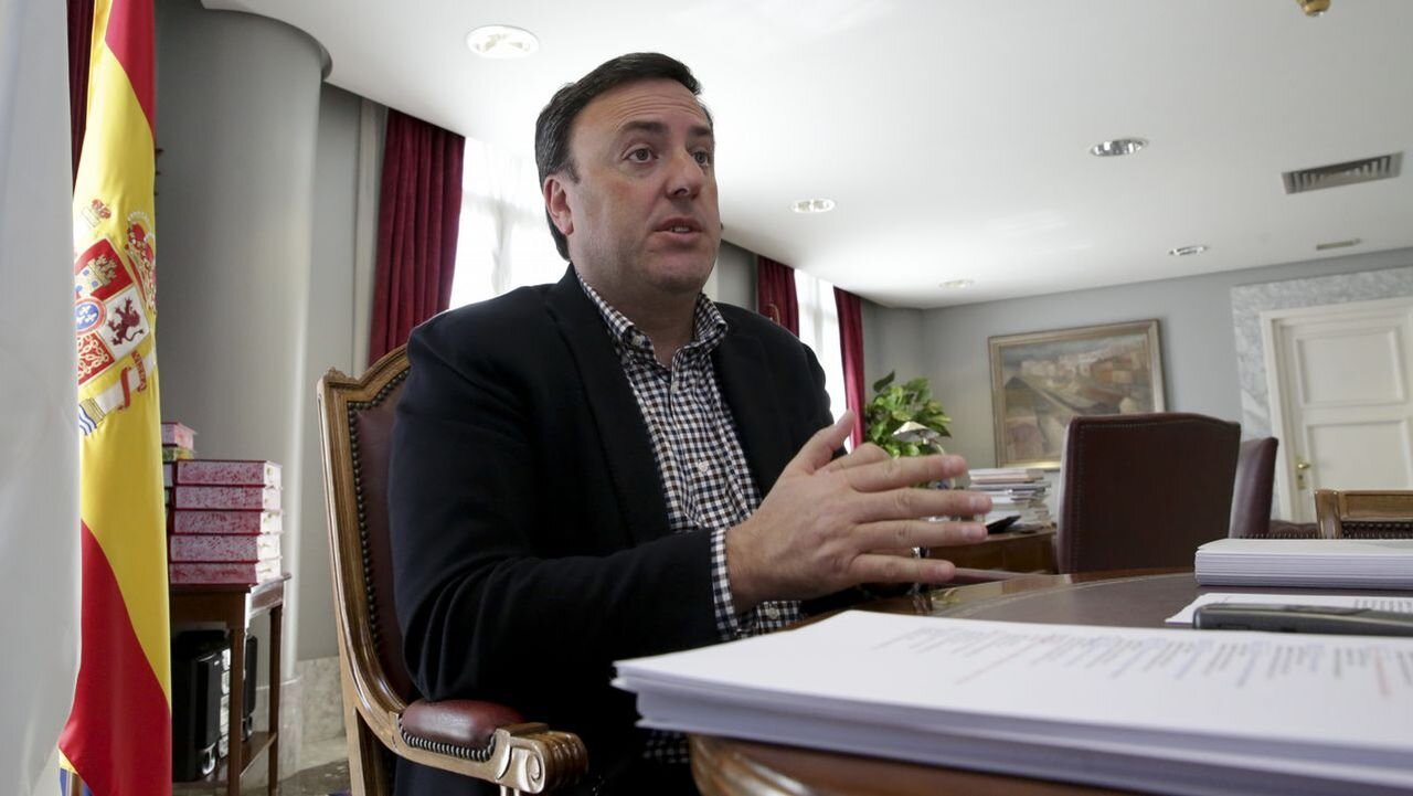 El último pacto fue en A Coruña, liderado por Valentín González Formoso e involucrando a los tres alcaldes