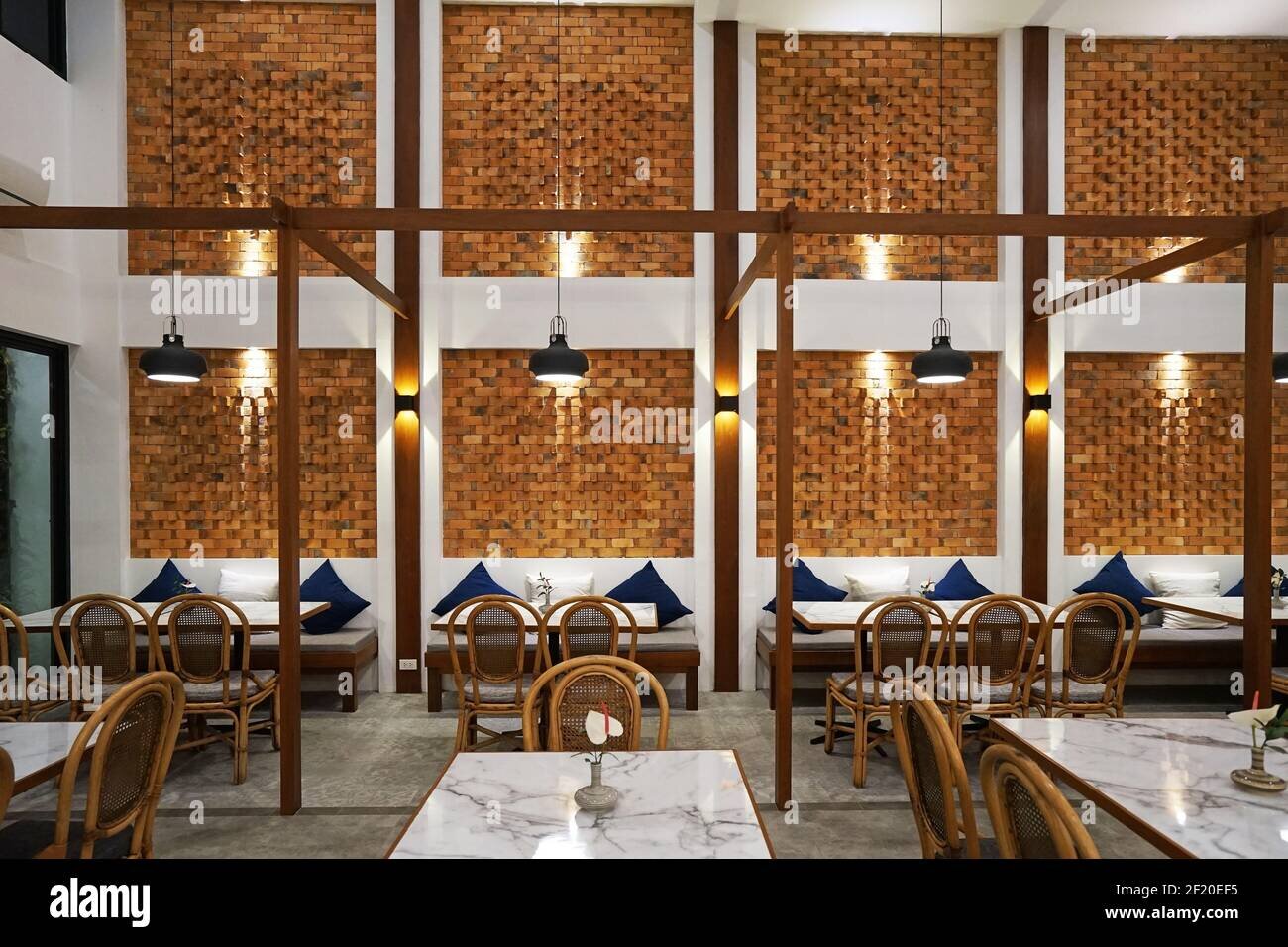 En casos excepcionales, solo se permite la visita de una persona