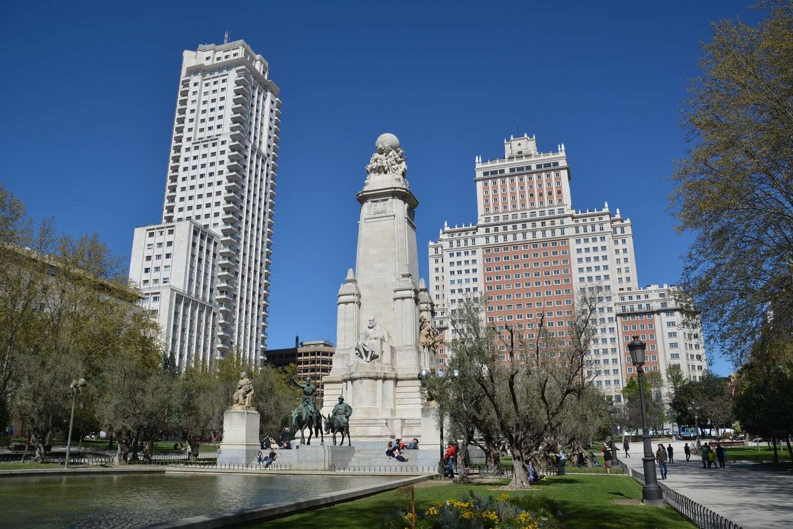 En otra llamada telefónica en Plaza de España, lamentaron la situación vivida por usuarios y familiares de las cuatro residencias del municipio