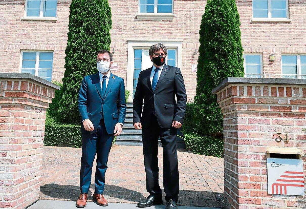 Es la primera reunión presidencial con Puigdemont desde Aragonès como presidente de la Generalitat.  fue juramentado