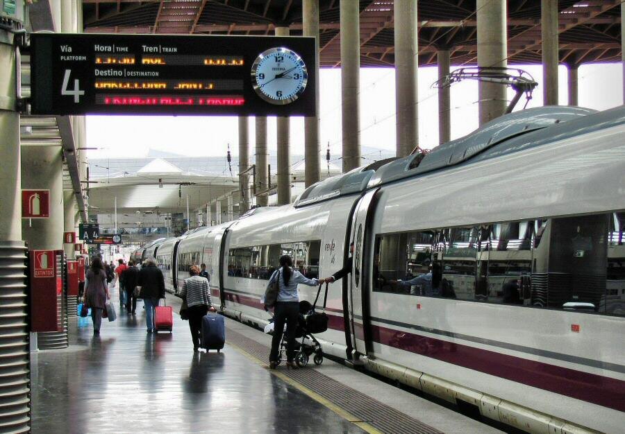 Este año los gallegos se incorporarán al AVE y es deseable que atraiga a los usuarios de aviones