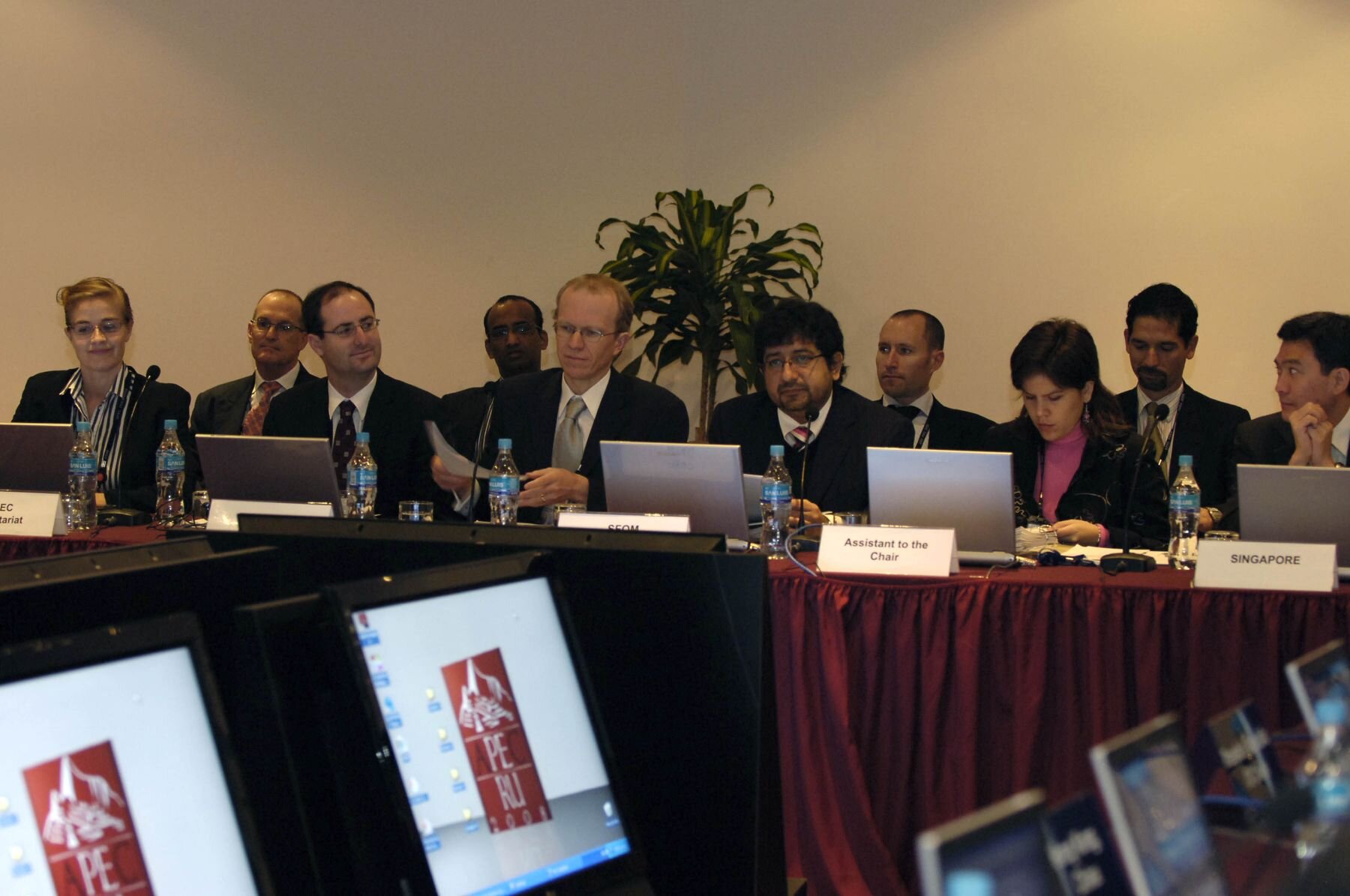 Evalúan otro impuesto a los combustibles como alternativa al cobro en carreteras