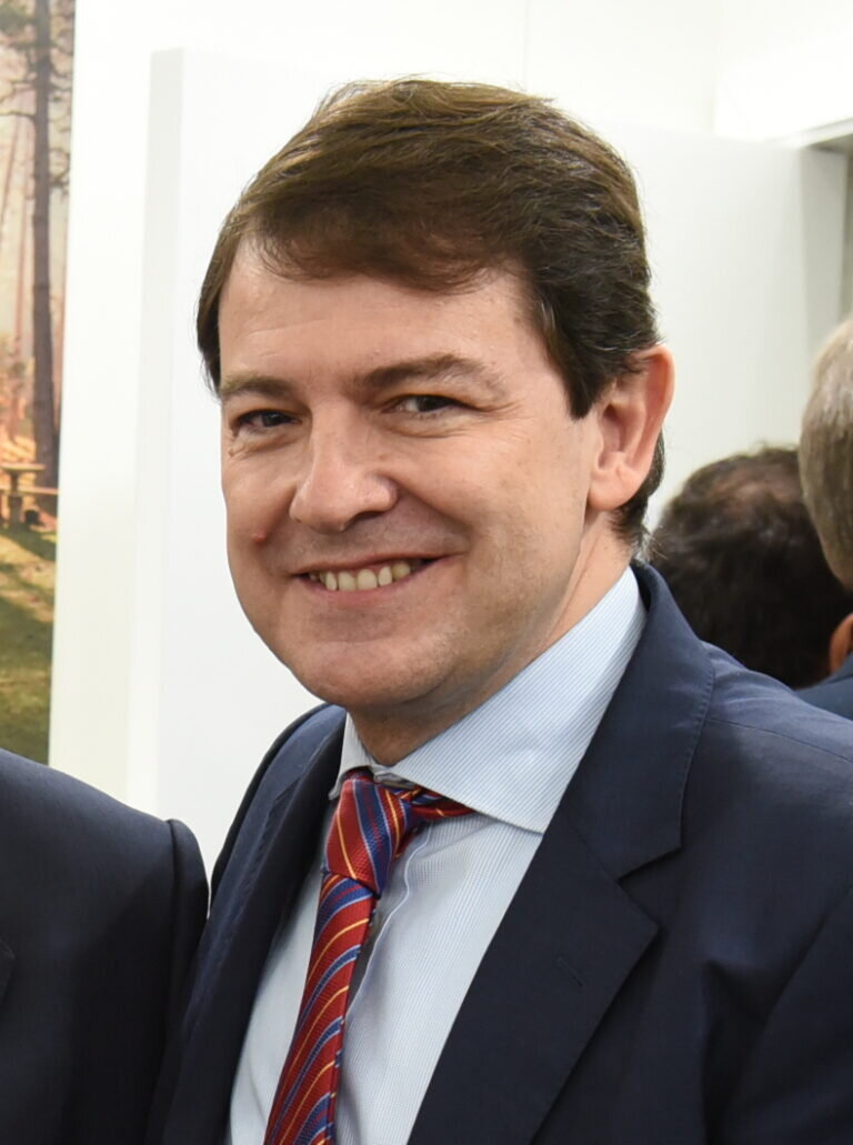 Fernández Mañueco del PP reconfirmará su cargo de presidente autonómico gracias a Vox, que tendrá la vicepresidencia y tres ministerios