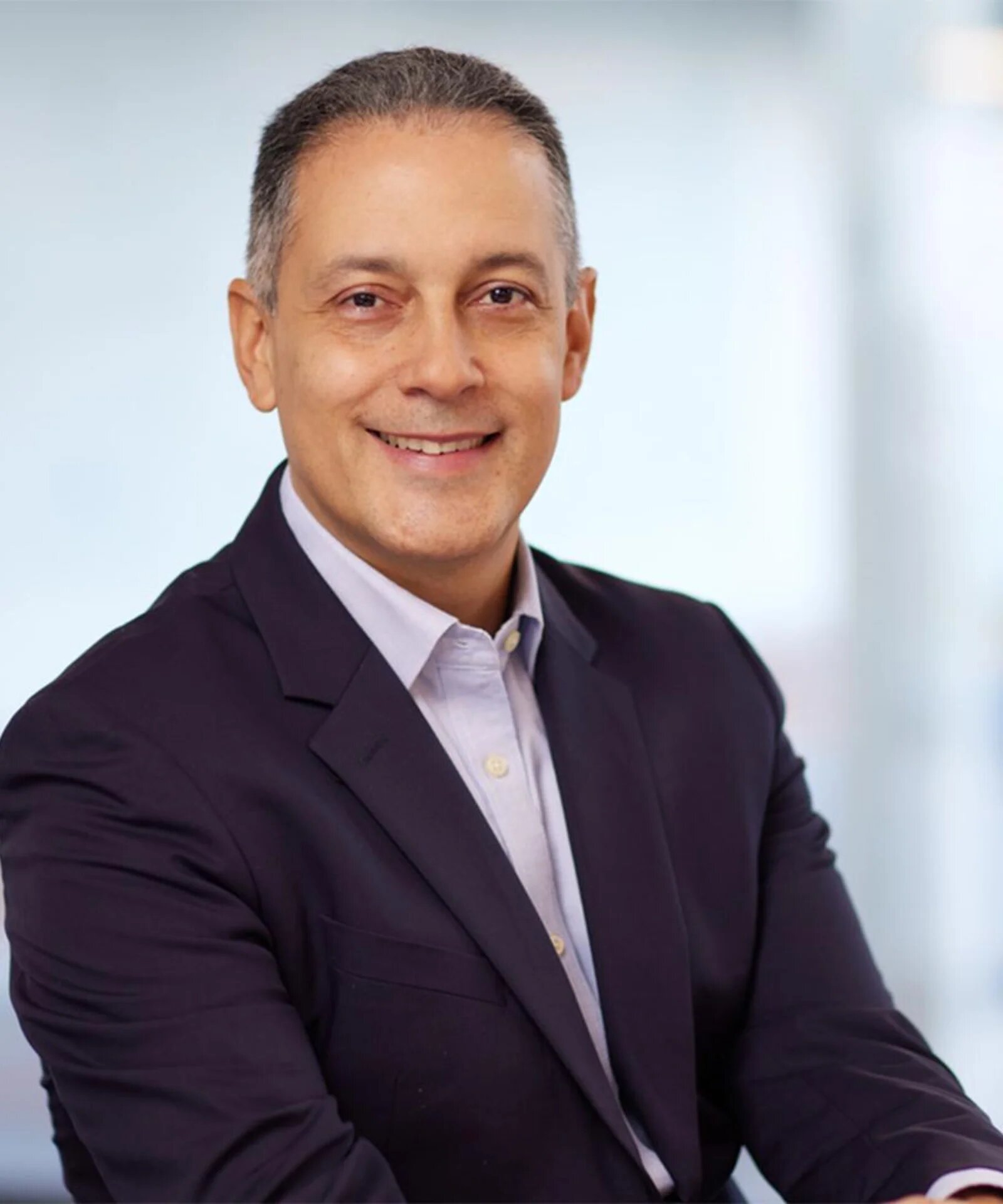 Ha trabajado con Pedro Sánchez y Pere Aragonès.  participó en la cena inaugural de la feria de comunicaciones móviles