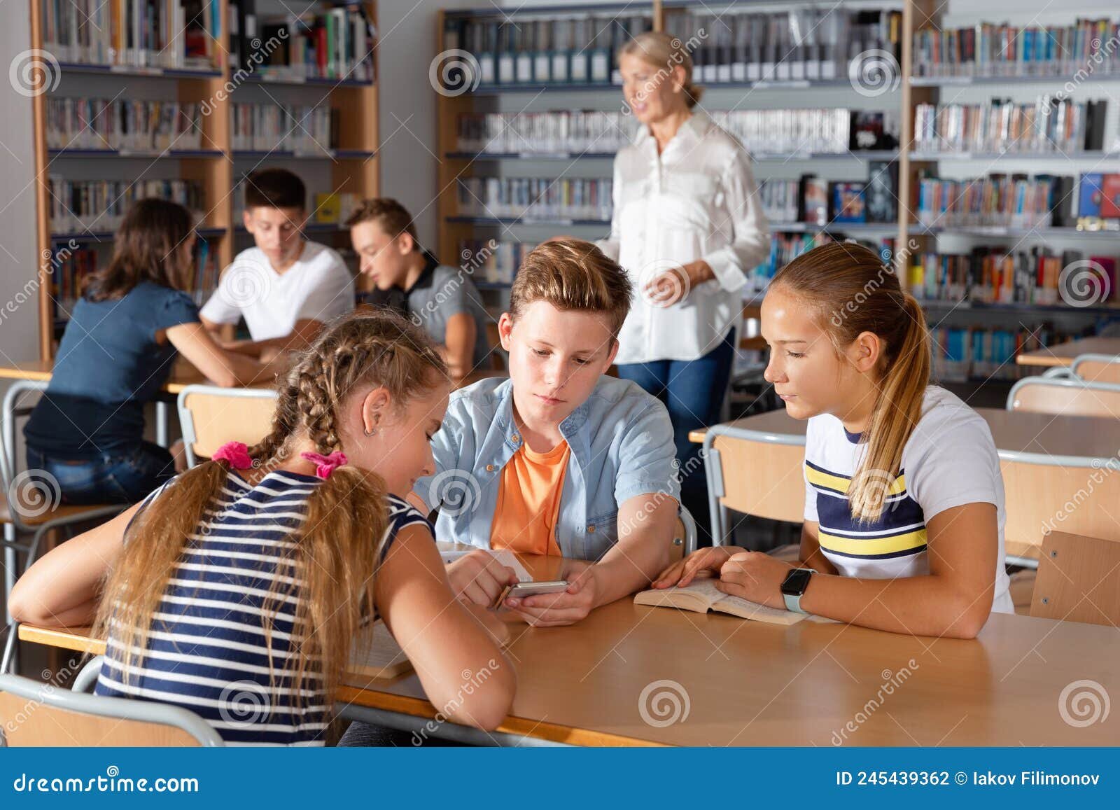 Informe FAD: Solo 1 de cada 4 adolescentes siguió a la perfección la clase de telemática