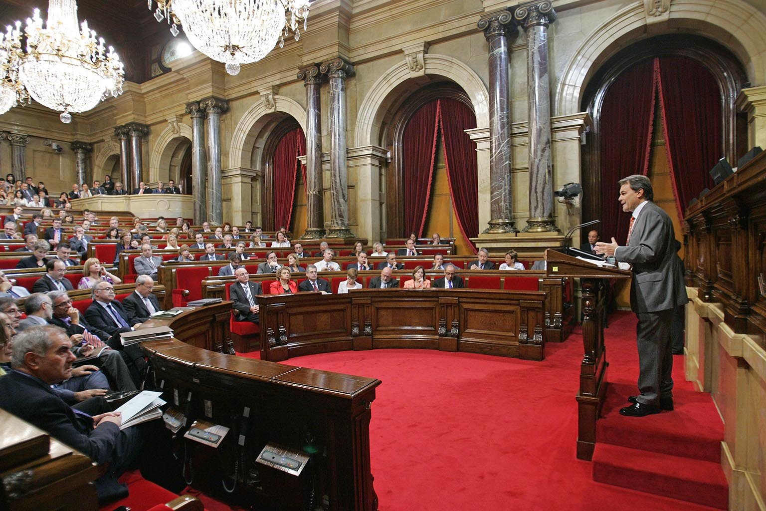 Insta al gobierno de Sánchez a no "mirar para otro lado" mientras apila tres casos abiertos y ya se incauta de activos