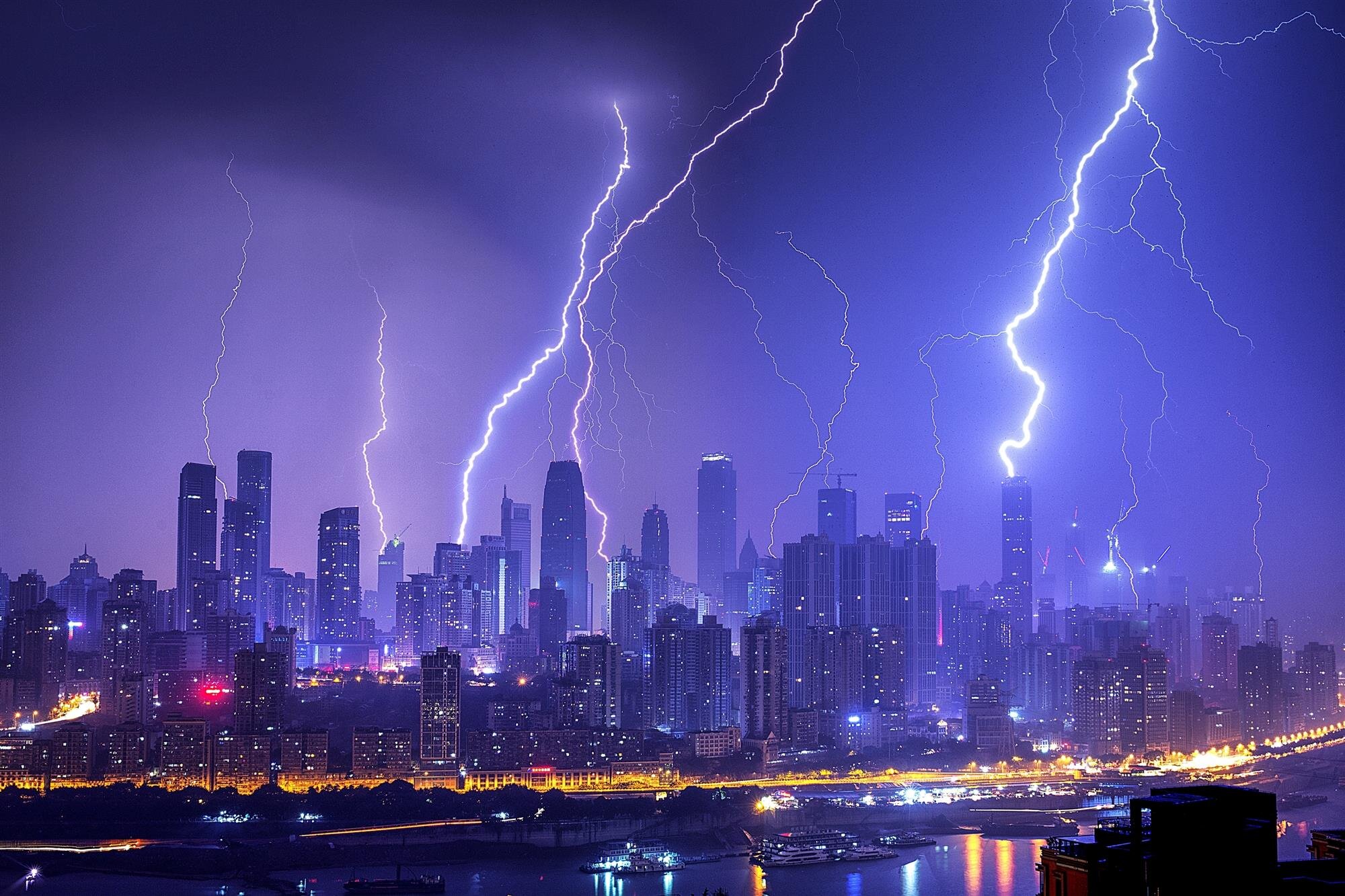 La Aemet contabilizó en la tarde de este martes casi 1.000 rayos en el norte de Castellón y en la sierra norte de Alicante