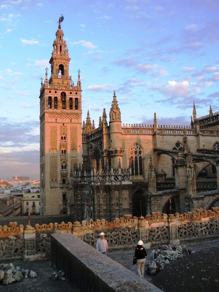 La capital, Sevilla, amaneció con una espesa niebla, aunque la situación ya ha vuelto a la normalidad