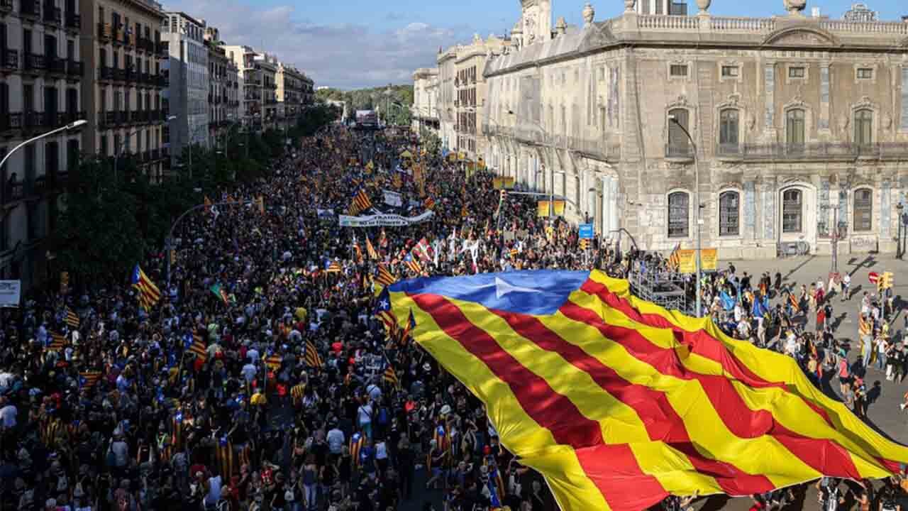 La Diada se asocia con el 1-O para reclamar unilateralmente la independencia