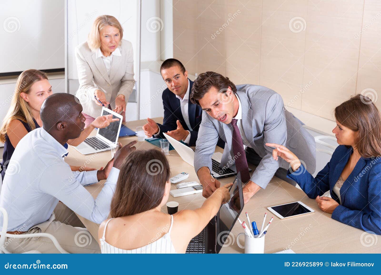 La dirección del PSOE deja claro que se han limitado a hacer cumplir los estatutos y remitir el Congreso de Galicia al Congreso Federal