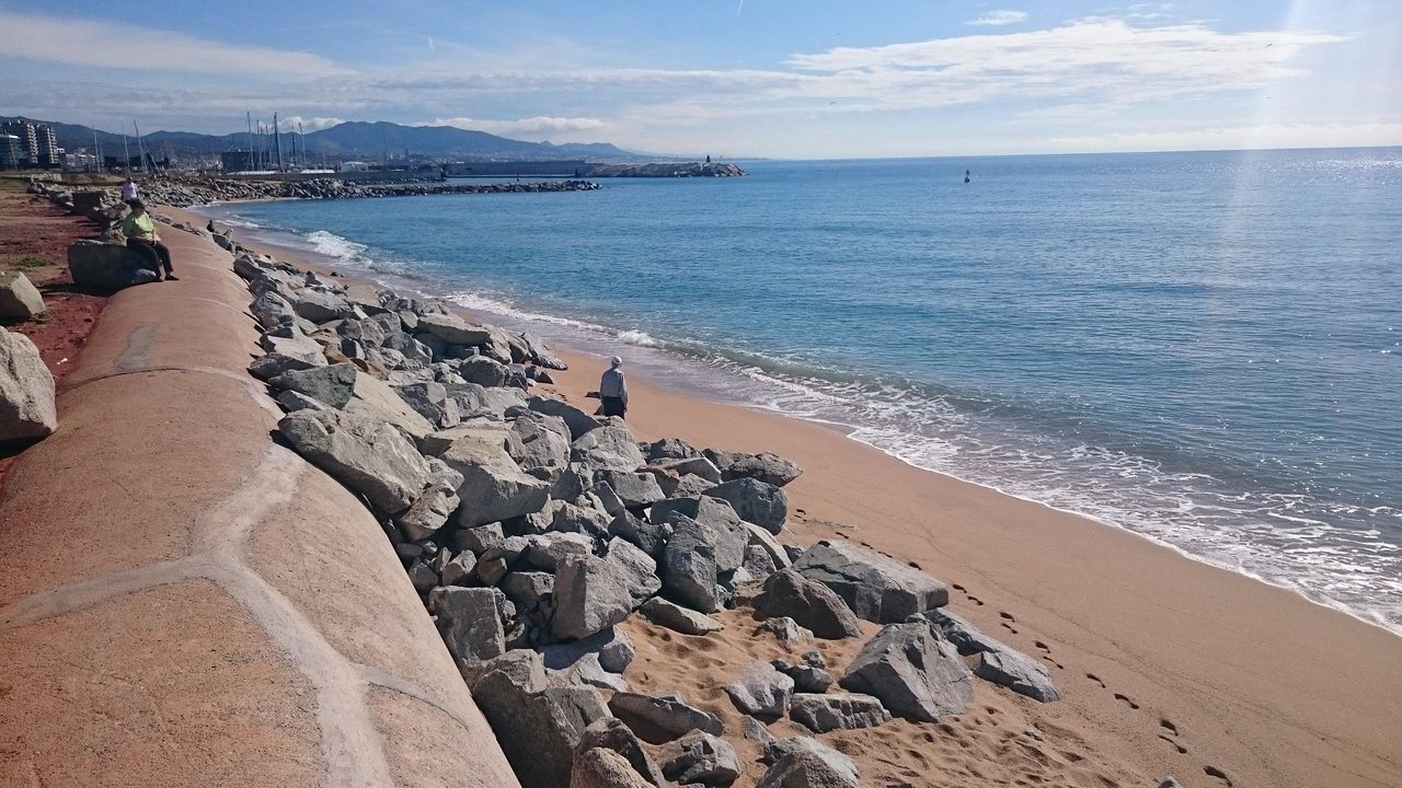La excepción es la playa de Sant Adrià de Besòs, que ha ganado metros de arena en los últimos años