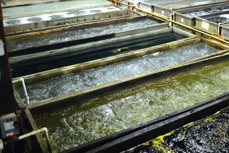 La galvanoplastia reemplaza la plata con cobre