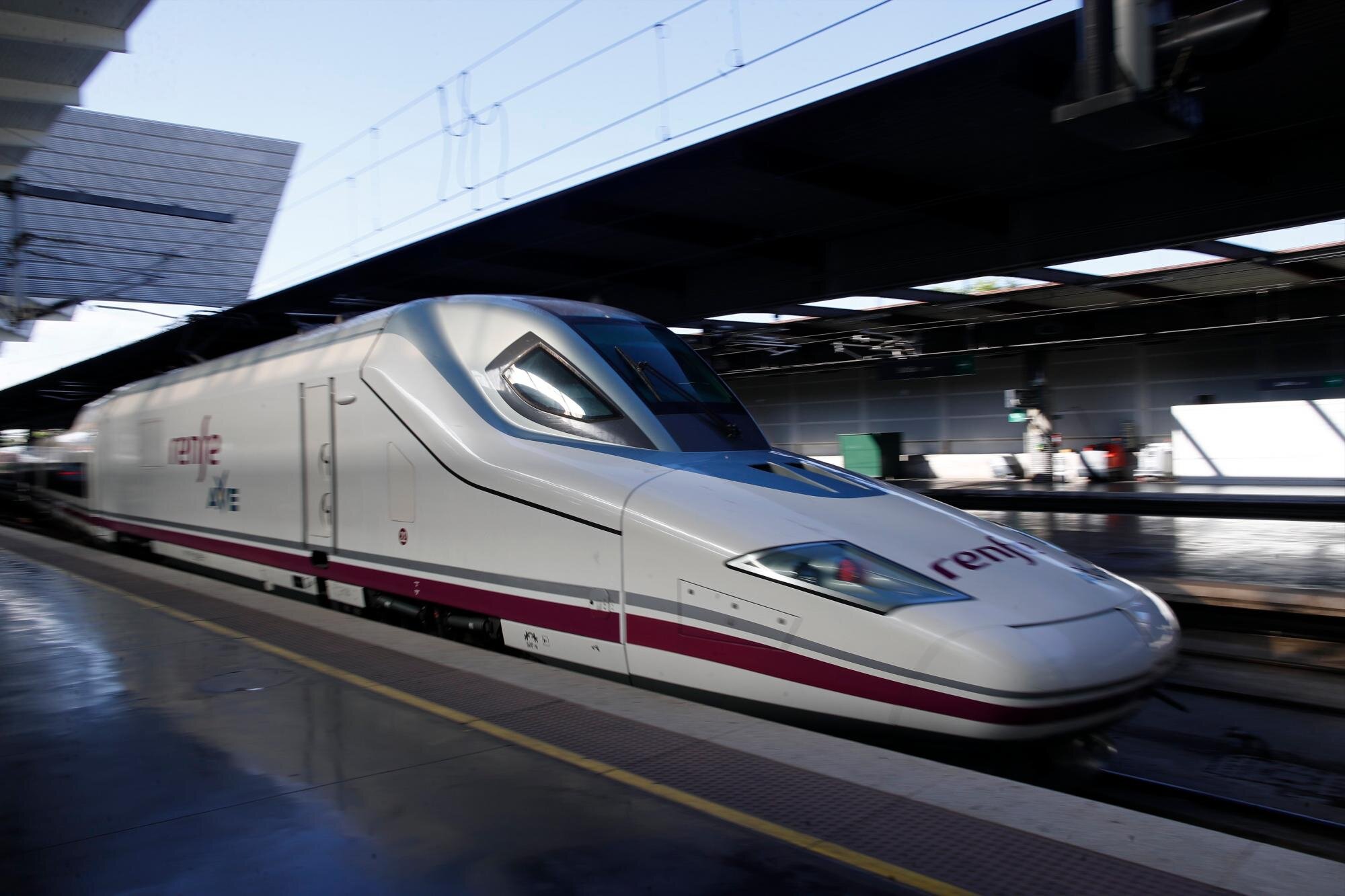 La línea de alta velocidad gallega es la que más crece, pero aún puede acoger más trenes
