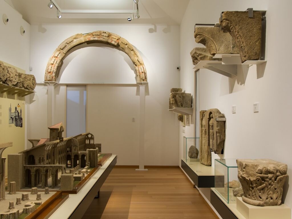 Las obras se están llevando a cabo al servicio del Museo das Peregrinacins, sin cruce de fachadas en el centro histórico.