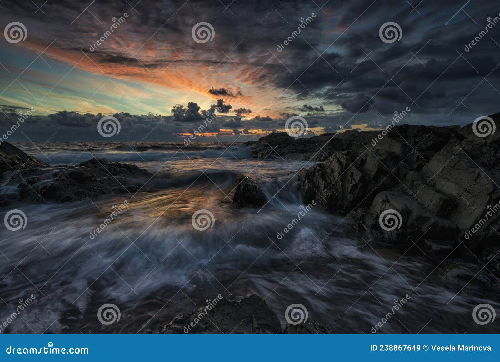 La tromba marina de la madrugada provocó algunas inundaciones menores