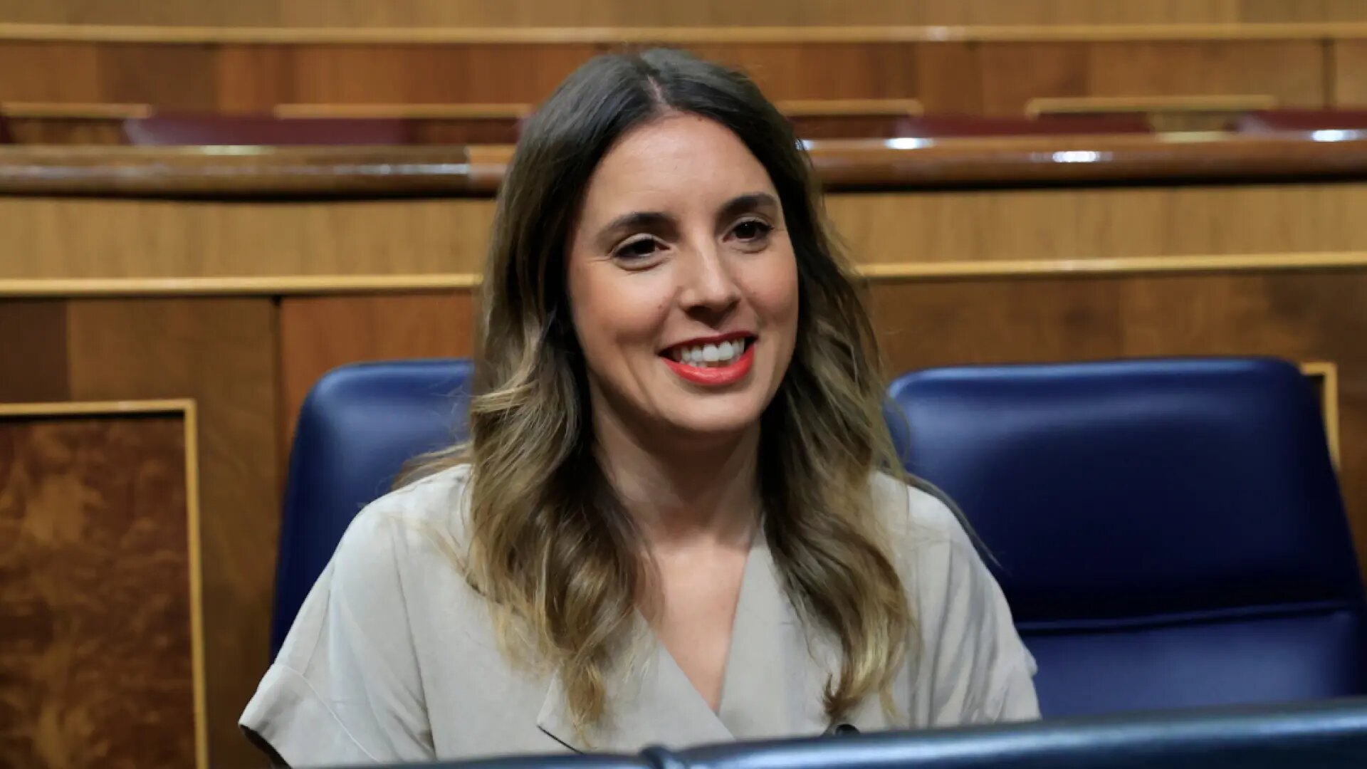 Llama la atención el silencio de la ministra de Igualdad, Irene Montero, tan acostumbrada a condenar unos delitos y silenciar otros, al fin y al cabo, es su política y su concepción del feminismo las que han llegado a clausurar incluso los asesinatos ideologizados.