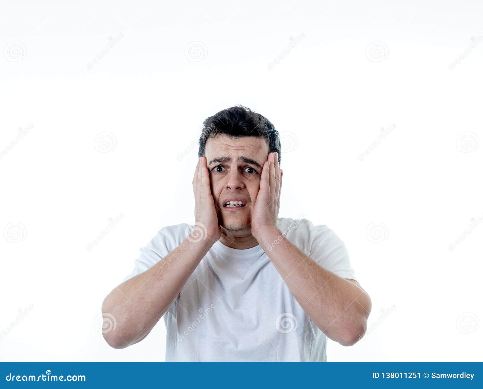 Llamó al servicio de urgencias y se ocupó de los informes pendientes