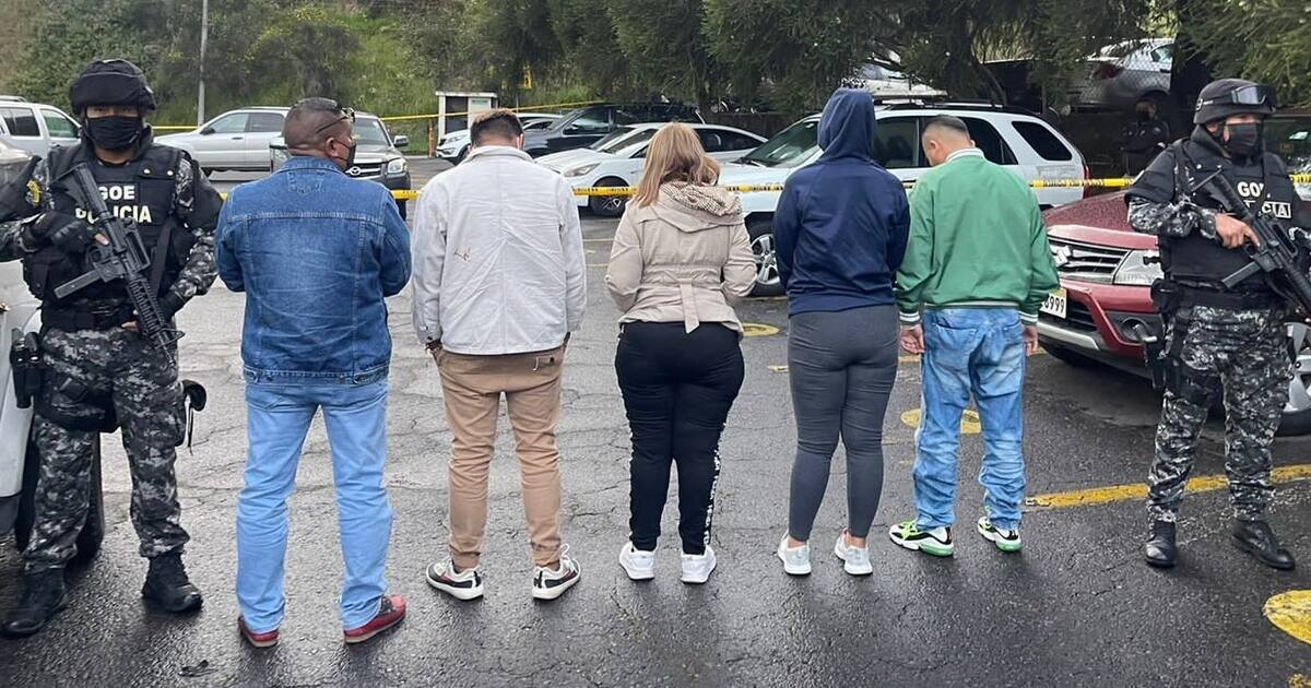 Los cinco sospechosos usaron antorchas para cortar vías en varios puntos de la vía férrea.