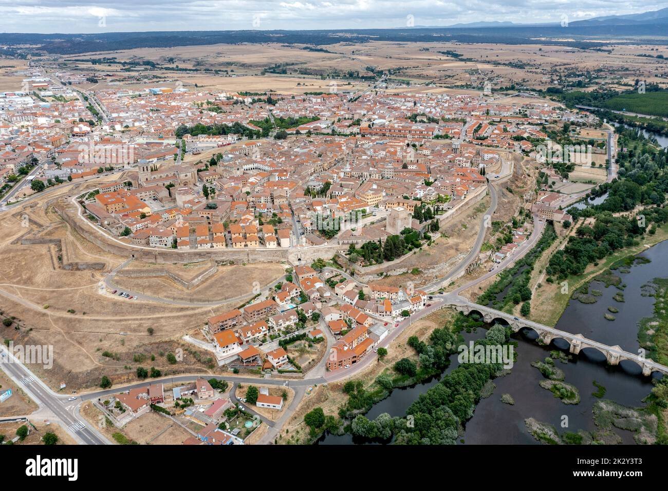 MEJORA DE LOS PAVIMENTOS DE LA CALLE SOMOSIERRA Y SANTA ISABEL.