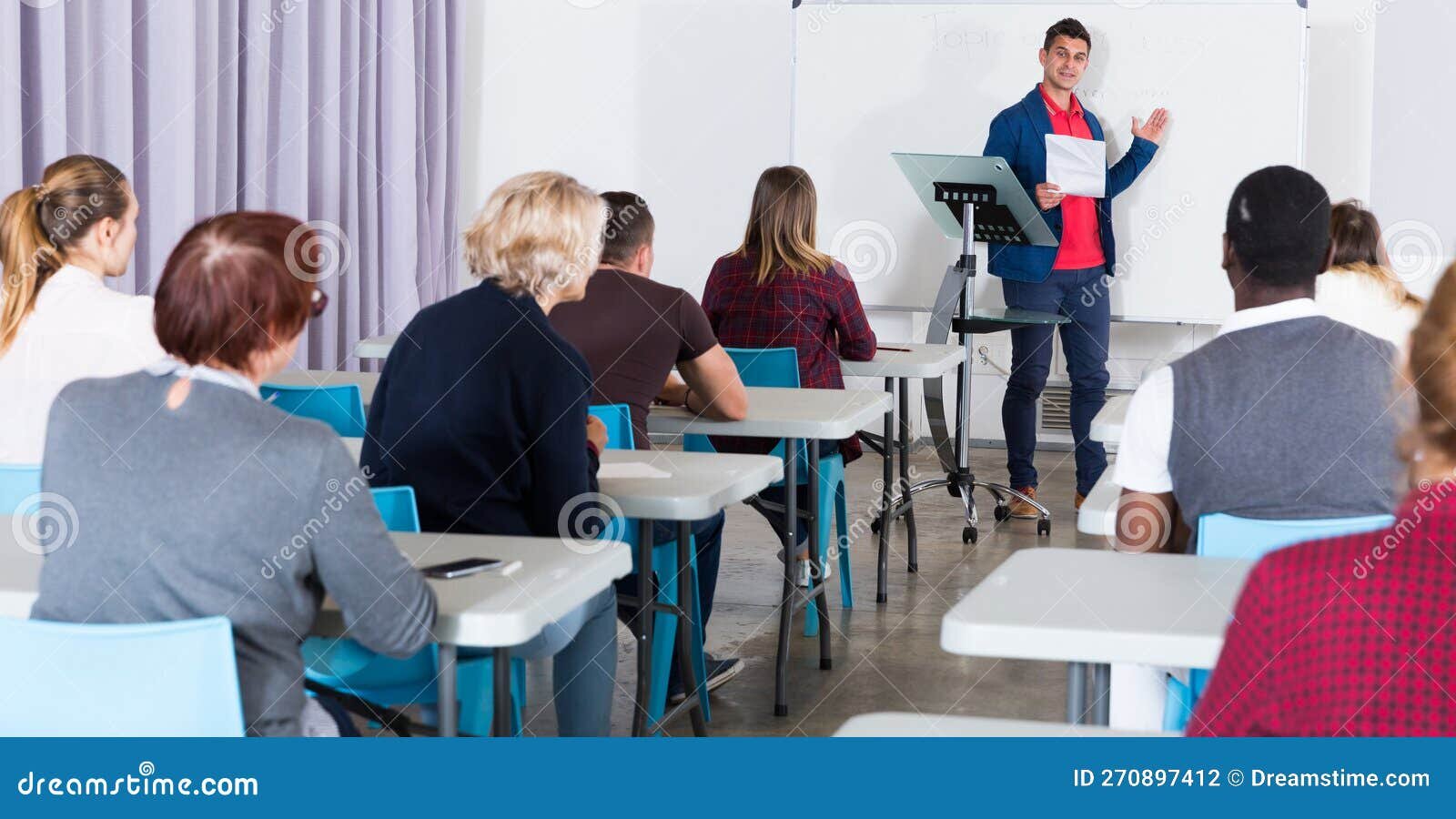 ¿Mejores grupos pequeños o más profesores?