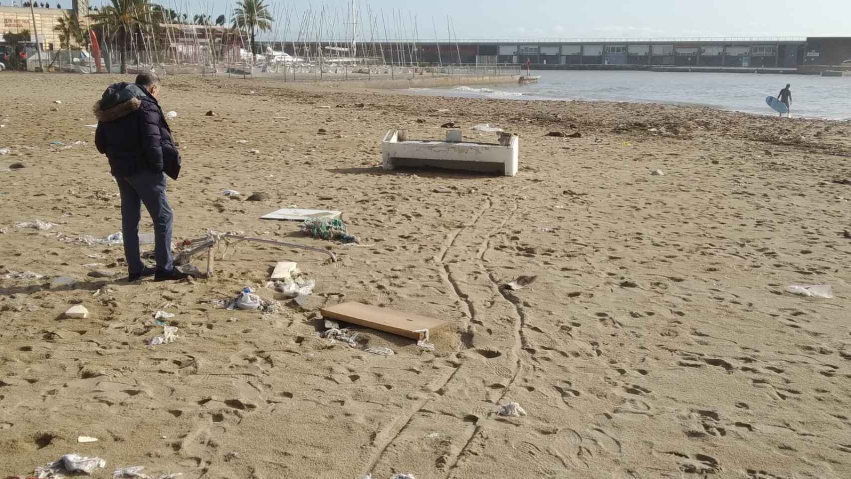 Muere un hombre de 60 años en la playa del Somorrostro de Barcelona