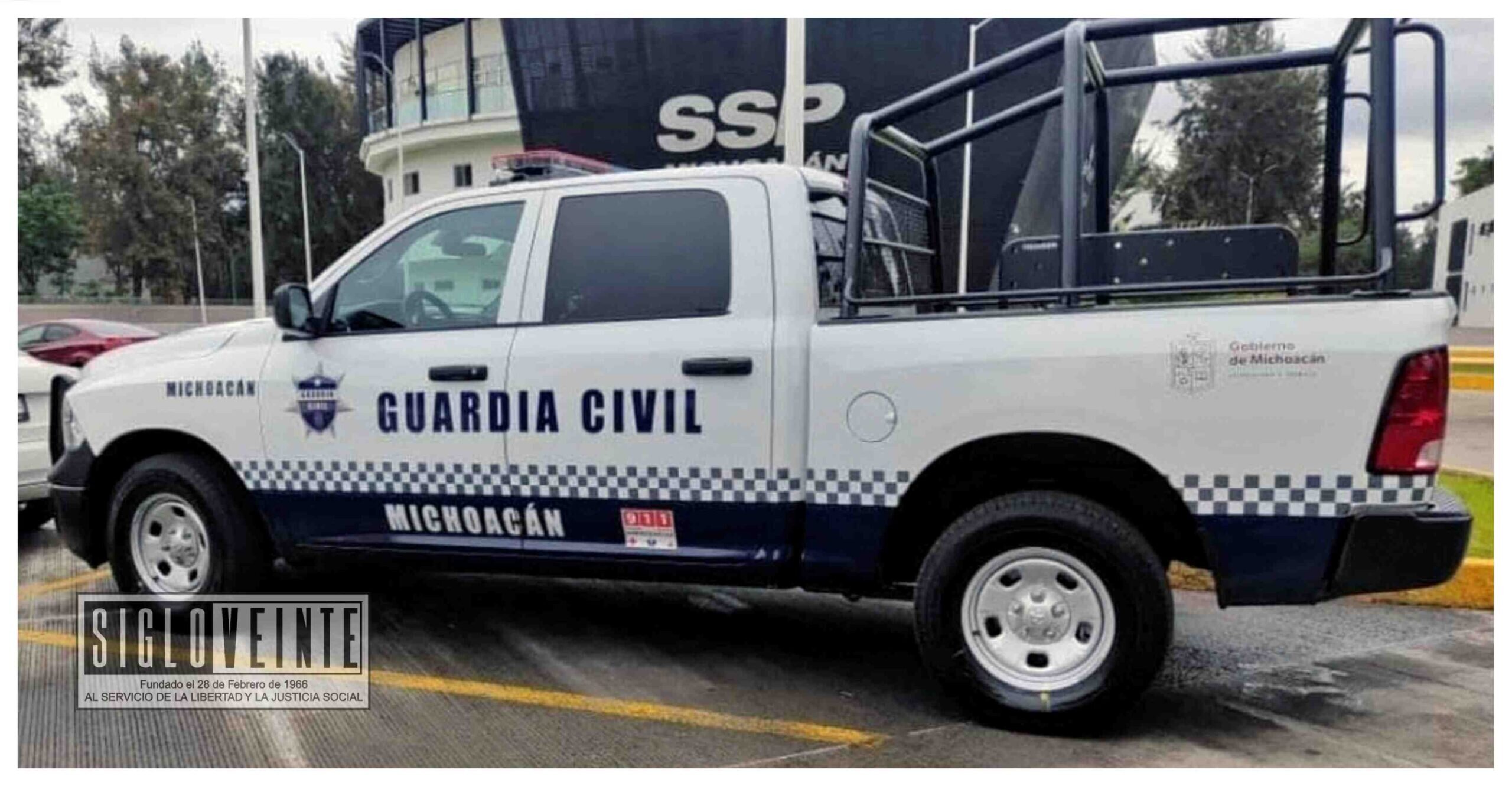 Patrullas de la Guardia Civil visitan cada punto de la pista antes de realizar las pruebas y preparan un informe de carrera