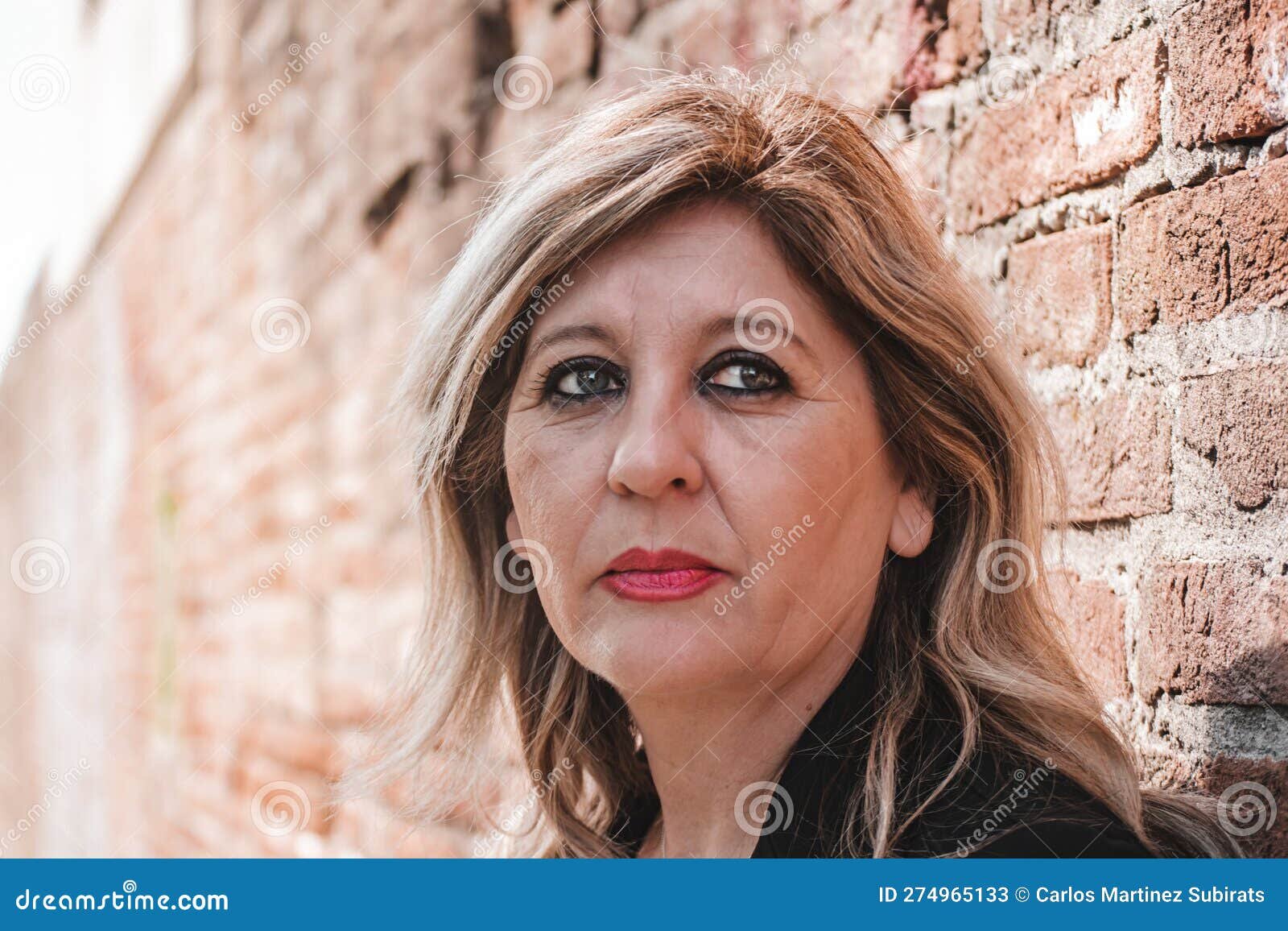 Regresó a Colombia hace unas semanas porque, según su círculo cercano, también se sentía desamparada por la policía, las instituciones y el poder judicial.