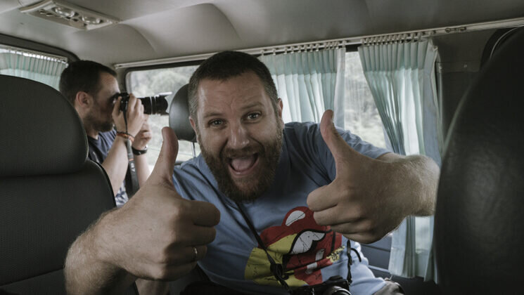 Retrato de David Beriain por su esposa, compañera y amiga: «Si el cielo es la marca que has dejado, él va a estar en un lugar muy bonito»