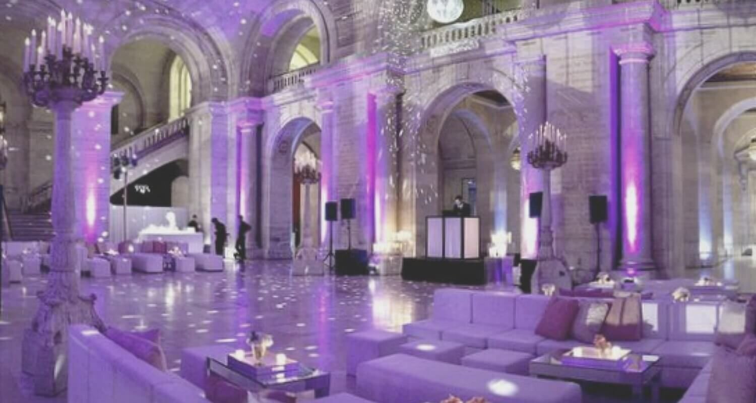 Revista de Valencia reúne a varias socialités con sus mejores galas para un encuentro donde cuentan cómo pasarán estas fechas en las que por fin se volverán a ver