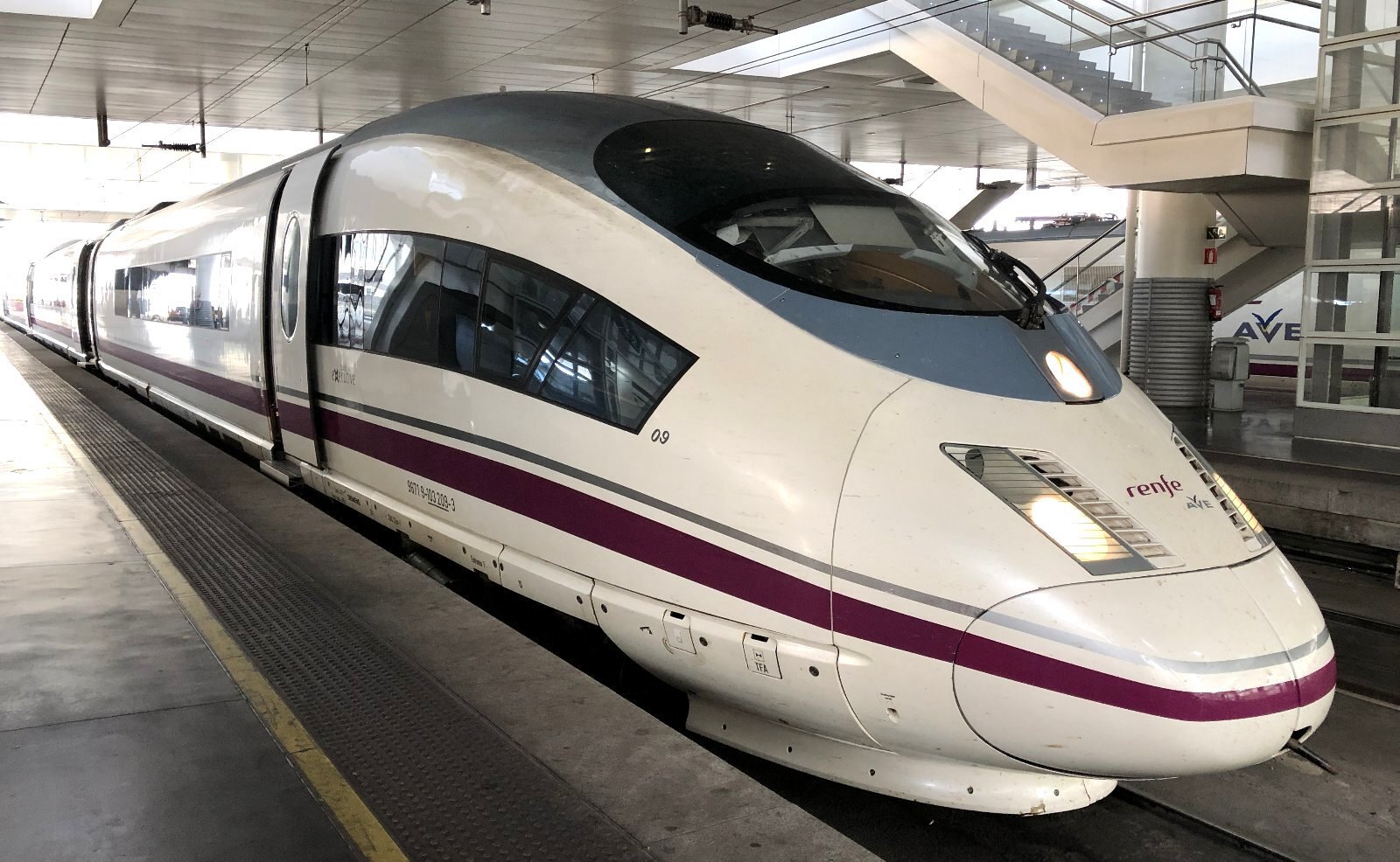 Se prevé que los primeros trenes de alta velocidad y ancho variable, que pueden llegar a casi todas las ciudades y alcanzar los 300 por hora, pasen por Galicia en 2022