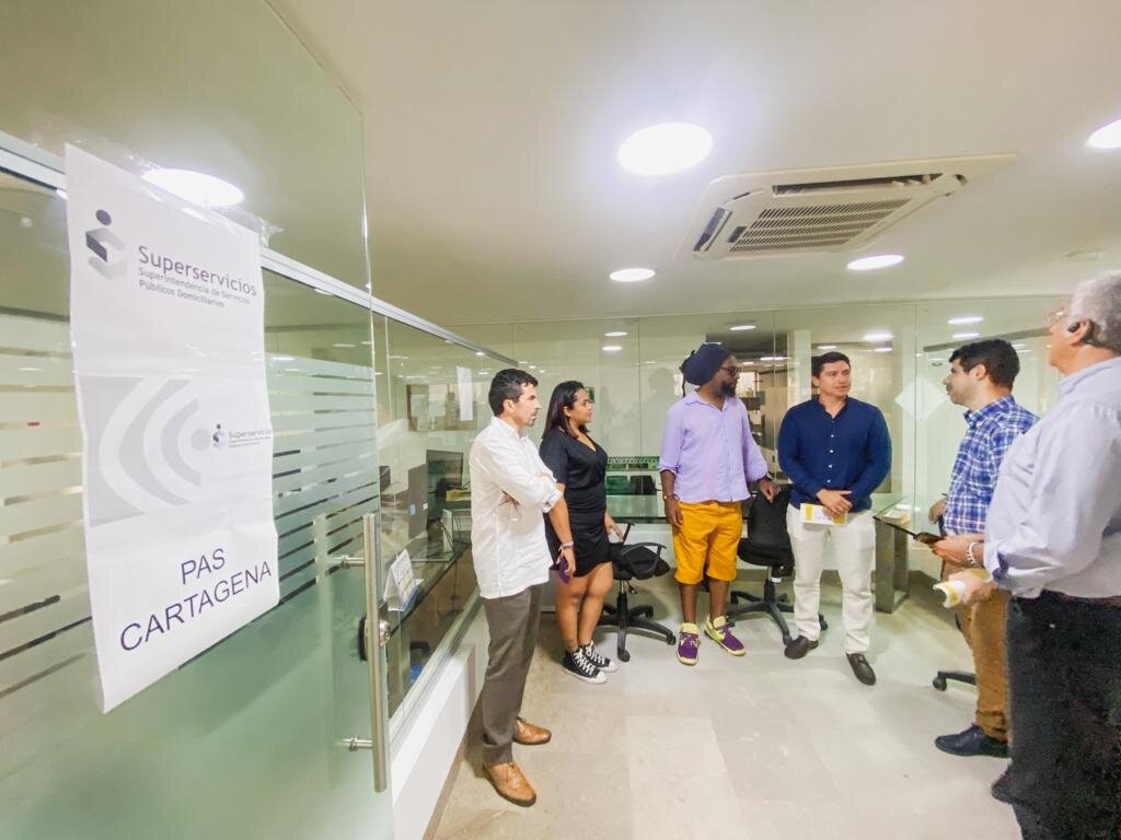 Técnicos de servicios públicos visitan el centro tras una semana de quejas por las bajas temperaturas en las aulas