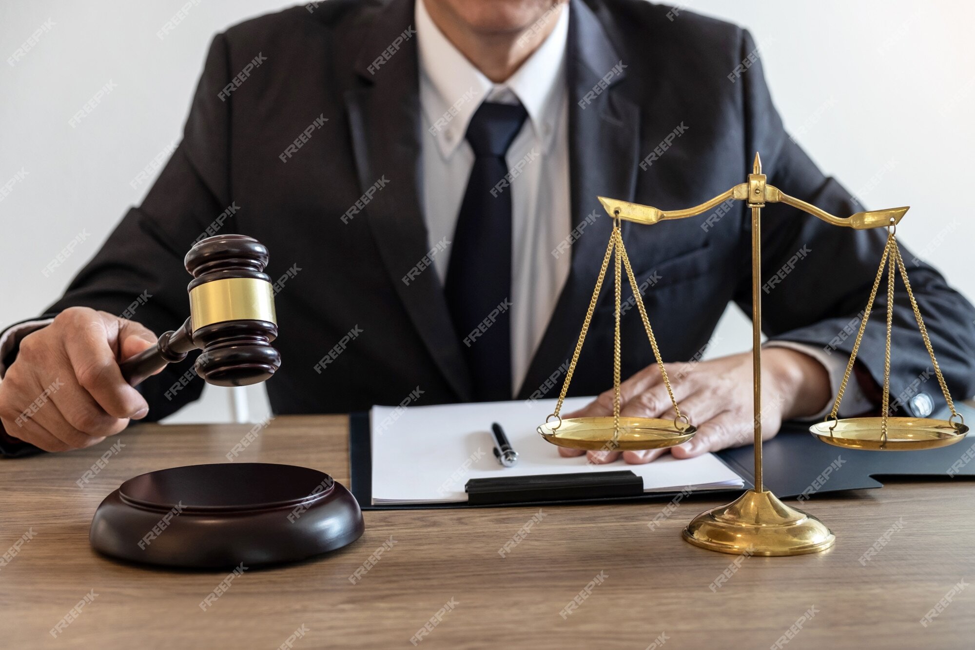 Tres causas abiertas