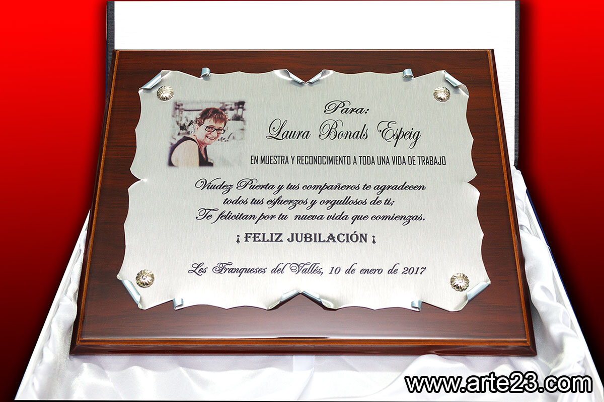 Una placa conmemorativa y un libro recuerdan al maestro de capilla del ejército republicano y suboficial del ejército francés gaseado en Mauthausen