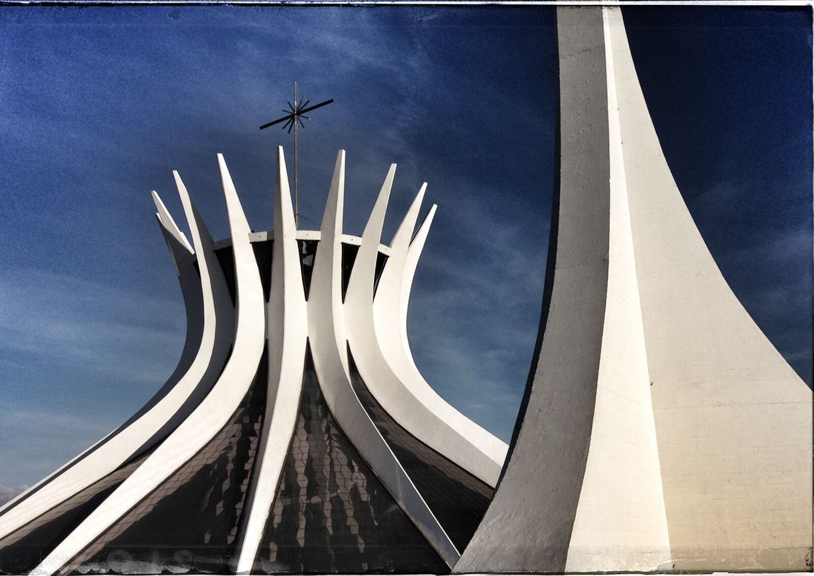 UNO DE LOS EDIFICIOS ÚNICOS DE LA CIUDAD 