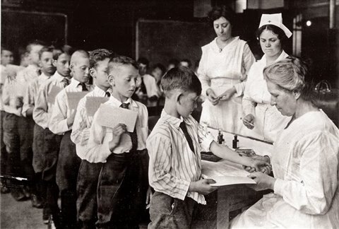 VACUNACIÓN CON EL FORTALECIMIENTO MILITAR