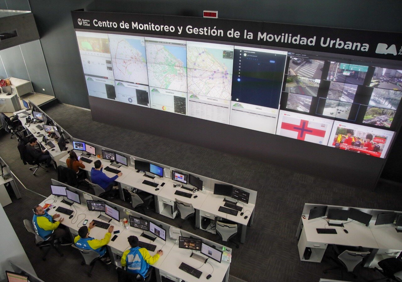 Monitoreo de rutas de bicicleta, trazas de bus y compañía