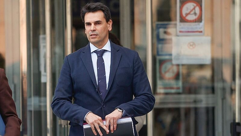 González Amador, informado