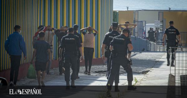 Un juez de Ceuta ordena al Gobierno devolver a España a los menores devueltos a Marruecos